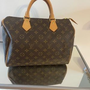 100%Authentic LV Speedy 30. Excellent condition, smoke free, hardly used.